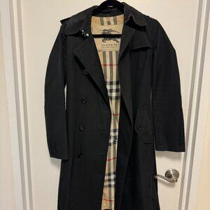 Women Burberry Black Trench Coat - size 6